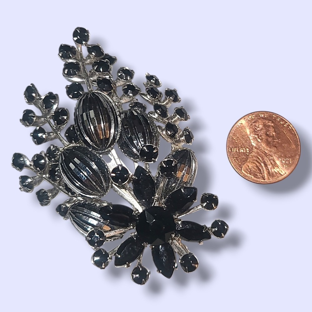 Vintage Black Rhinestone Floral Spray‎ Brooch Silver Tone Glass Pin Mid Century - Picture 4 of 6